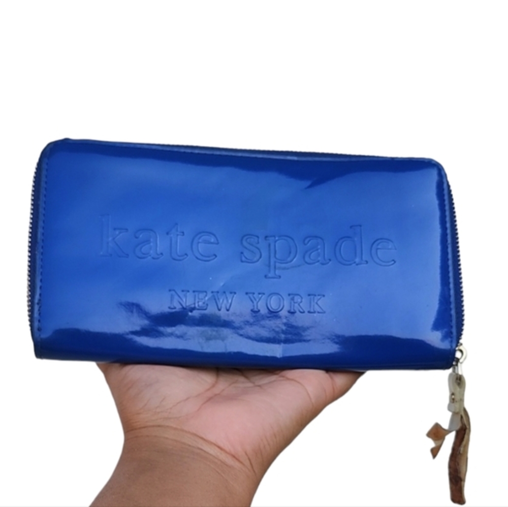 KATE SPADE Zippered Chrissy Big‎ Apple Wristlet  Gifting Royal Blue Patent